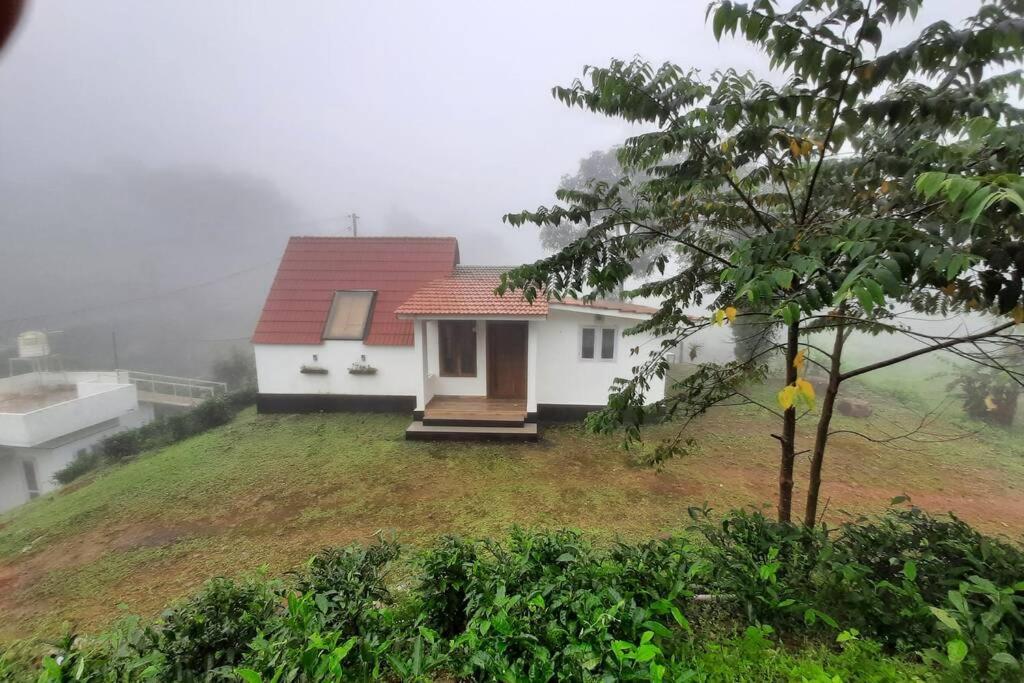 Farmstay In ചില്ലുകൂടാരം At Les Domki Et Al. Вагамон Экстерьер фото