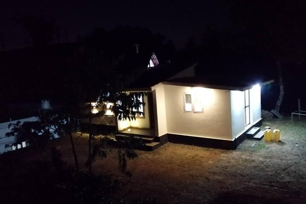 Farmstay In ചില്ലുകൂടാരം At Les Domki Et Al. Вагамон Экстерьер фото