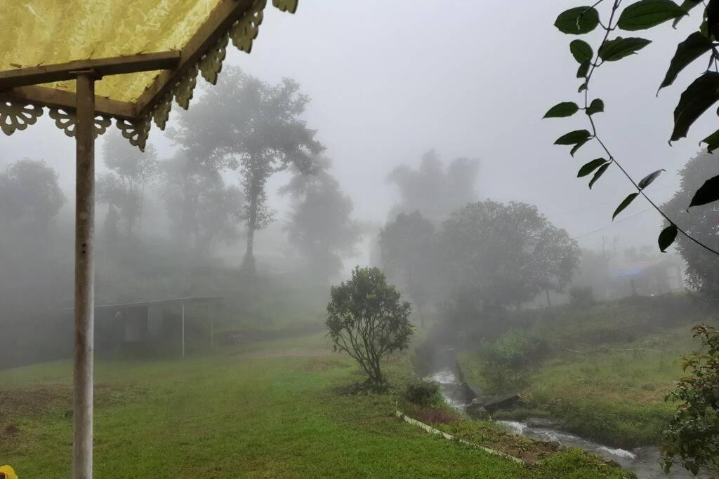 Farmstay In ചില്ലുകൂടാരം At Les Domki Et Al. Вагамон Экстерьер фото